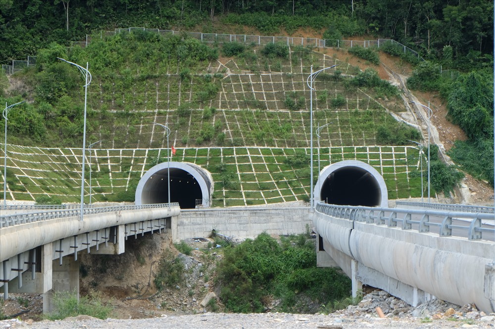 Hầm đôi Mũi Trâu 1.500 tỷ đồng trên cao tốc La Sơn - Túy Loan hiện đại đến mức nào?
