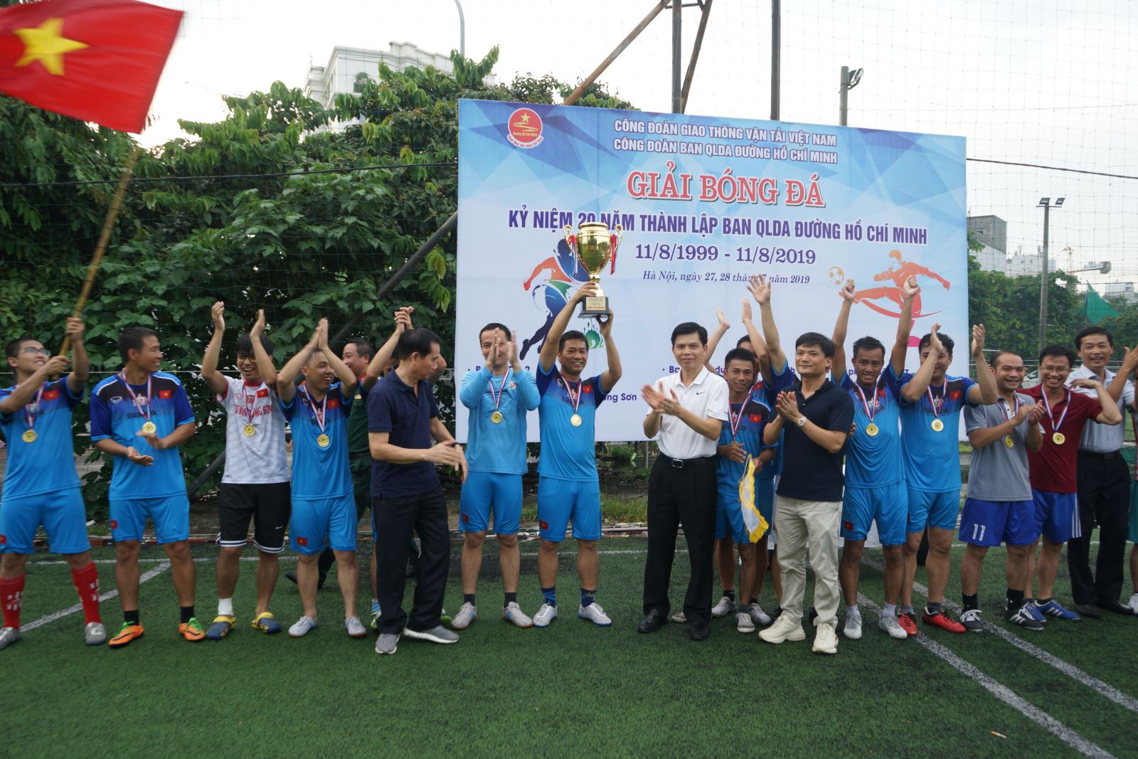 Vô địch giải bóng đá kỷ niệm 20 năm thành lập Ban QLDA đường Hồ Chí Minh 5